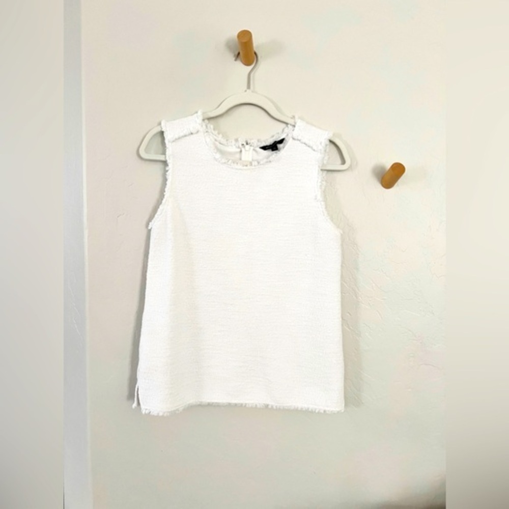 Banana Republic boucle-style white sleeveless blouse size medium
